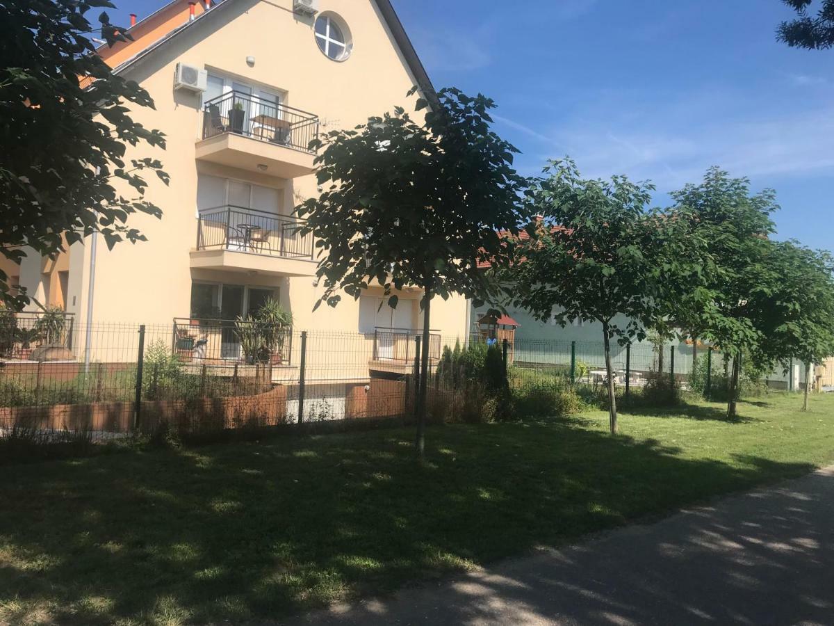 Tommy Apartman 2.0 Hajdúszoboszló Buitenkant foto